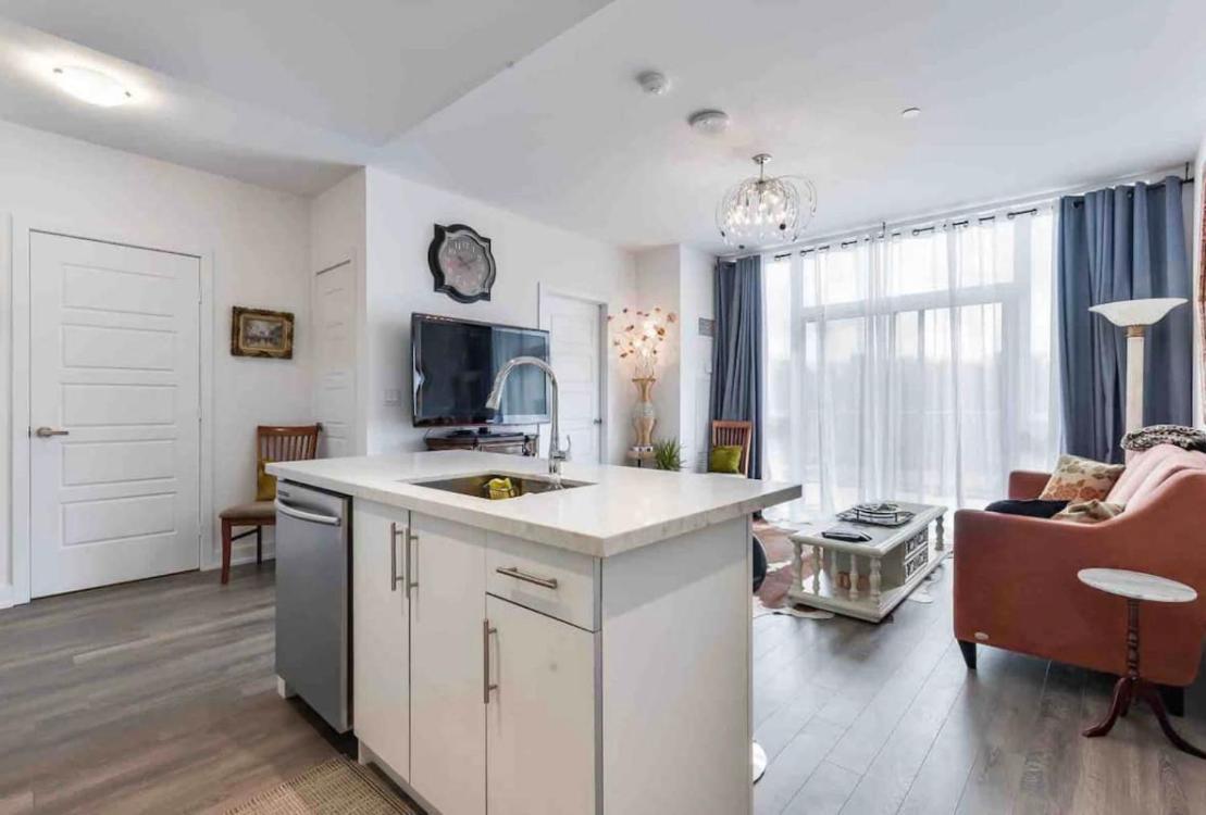 Aquarius 2 Bedroom Condo Friday Harbour Innisfil Екстер'єр фото