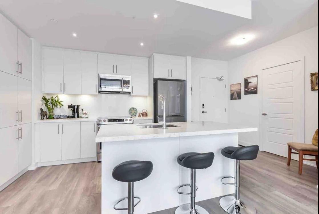 Aquarius 2 Bedroom Condo Friday Harbour Innisfil Екстер'єр фото