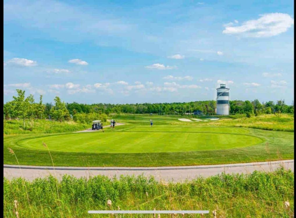 Aquarius 2 Bedroom Condo Friday Harbour Innisfil Екстер'єр фото