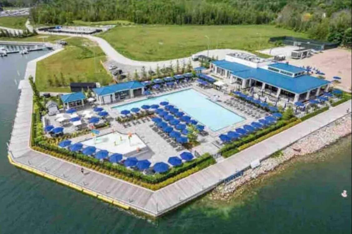 Aquarius 2 Bedroom Condo Friday Harbour Innisfil Екстер'єр фото