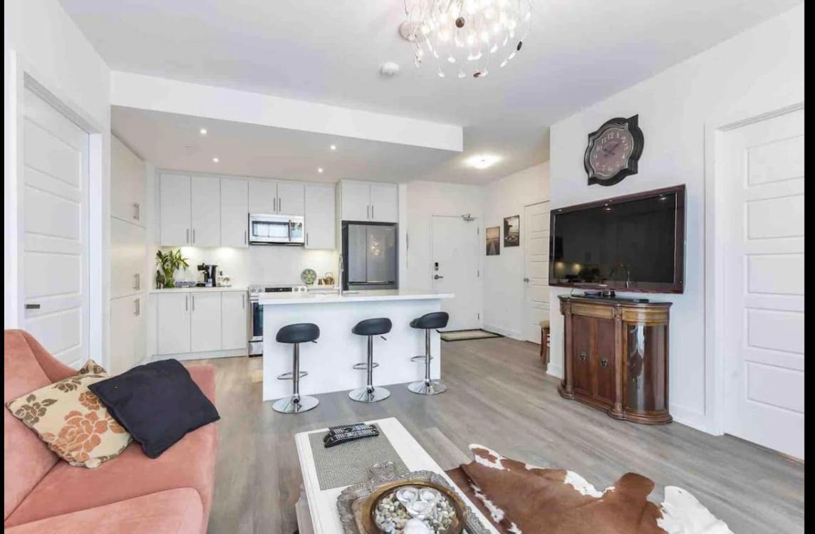 Aquarius 2 Bedroom Condo Friday Harbour Innisfil Екстер'єр фото
